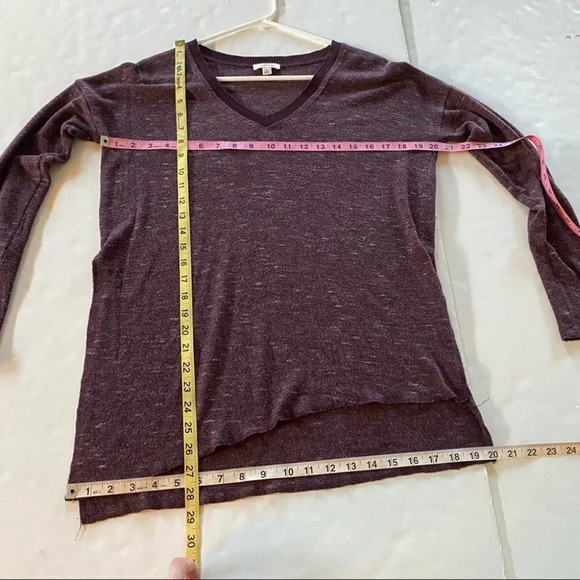 Aritzia Sweater Womens Size XS Oversized Shirt Wilfred Sherbrooke Burgundy Vneck - Picture 11 of 11